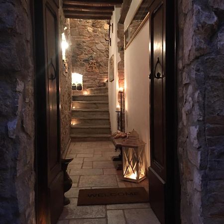 La Divina Dimora Il Castello Degli Spiriti Magni Apartment Montepescali Luaran gambar