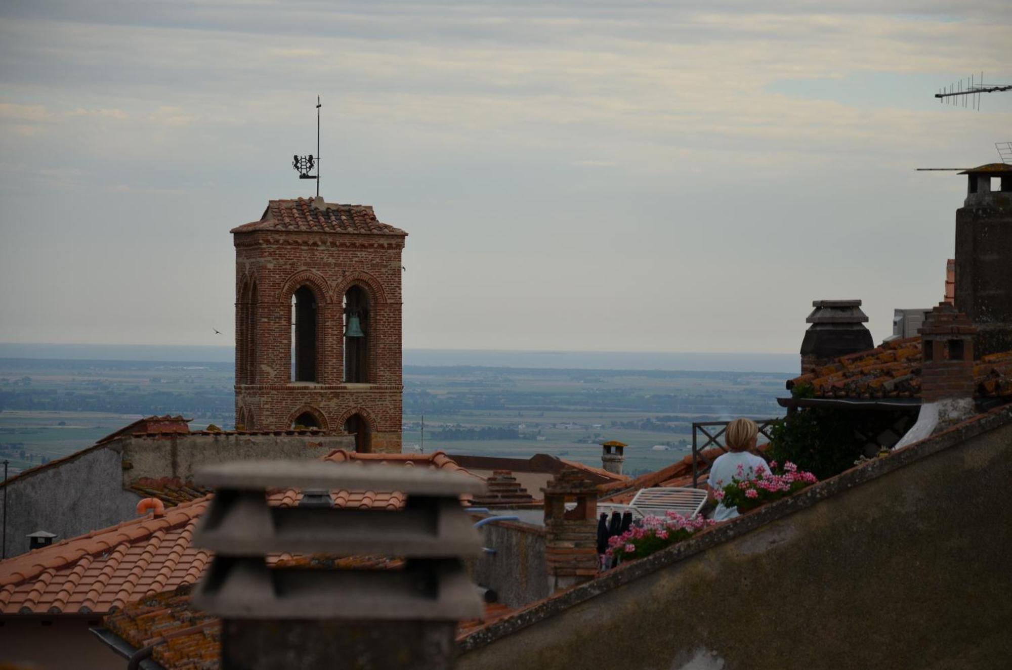 La Divina Dimora Il Castello Degli Spiriti Magni Apartment Montepescali Bilik gambar