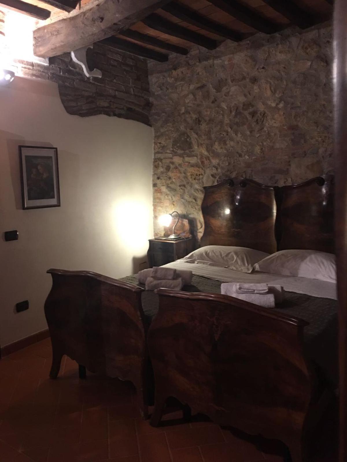 La Divina Dimora Il Castello Degli Spiriti Magni Apartment Montepescali Luaran gambar