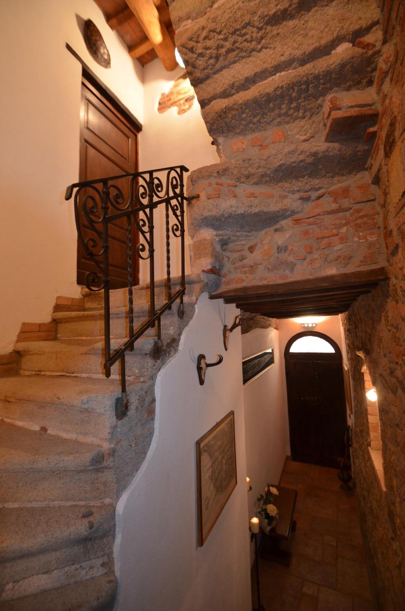 La Divina Dimora Il Castello Degli Spiriti Magni Apartment Montepescali Bilik gambar