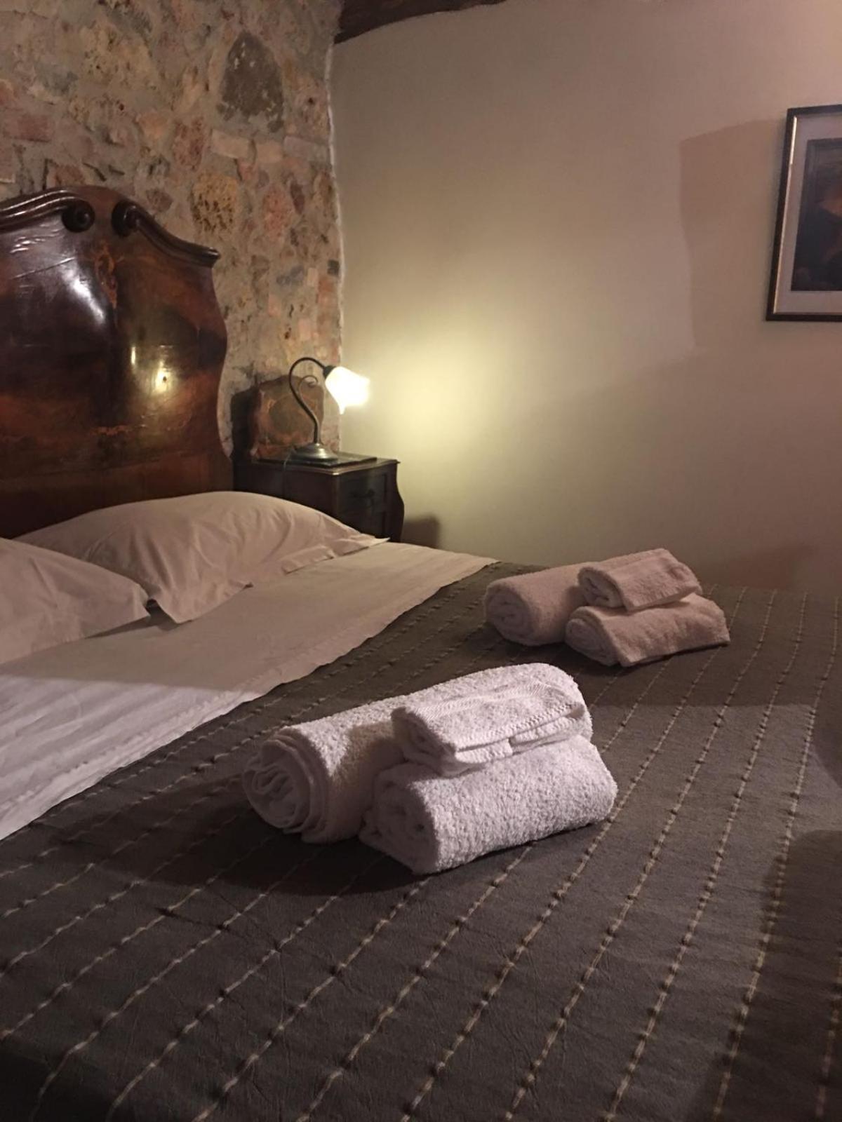 La Divina Dimora Il Castello Degli Spiriti Magni Apartment Montepescali Luaran gambar