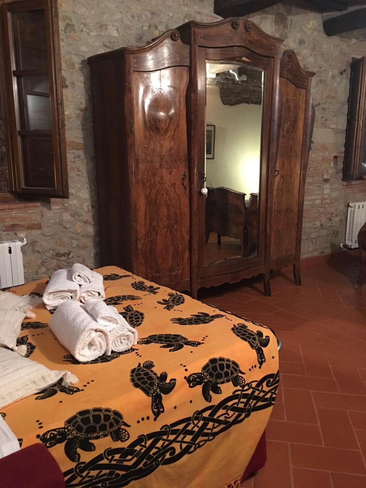 La Divina Dimora Il Castello Degli Spiriti Magni Apartment Montepescali Luaran gambar