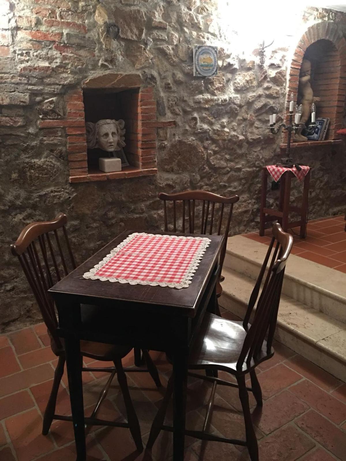 La Divina Dimora Il Castello Degli Spiriti Magni Apartment Montepescali Luaran gambar