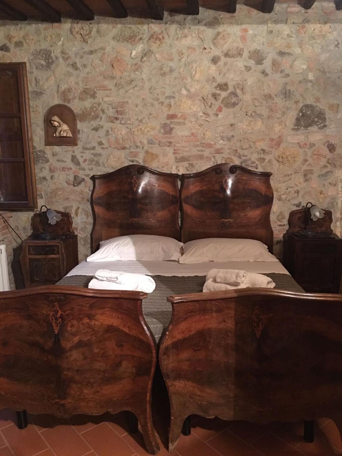 La Divina Dimora Il Castello Degli Spiriti Magni Apartment Montepescali Luaran gambar