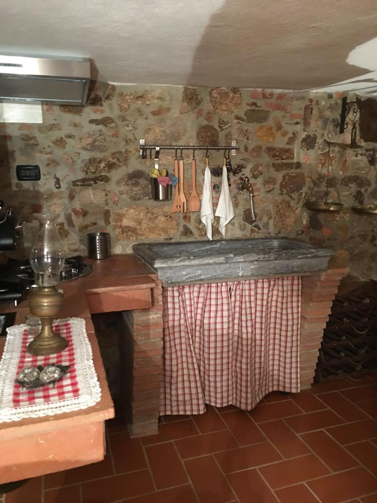 La Divina Dimora Il Castello Degli Spiriti Magni Apartment Montepescali Luaran gambar