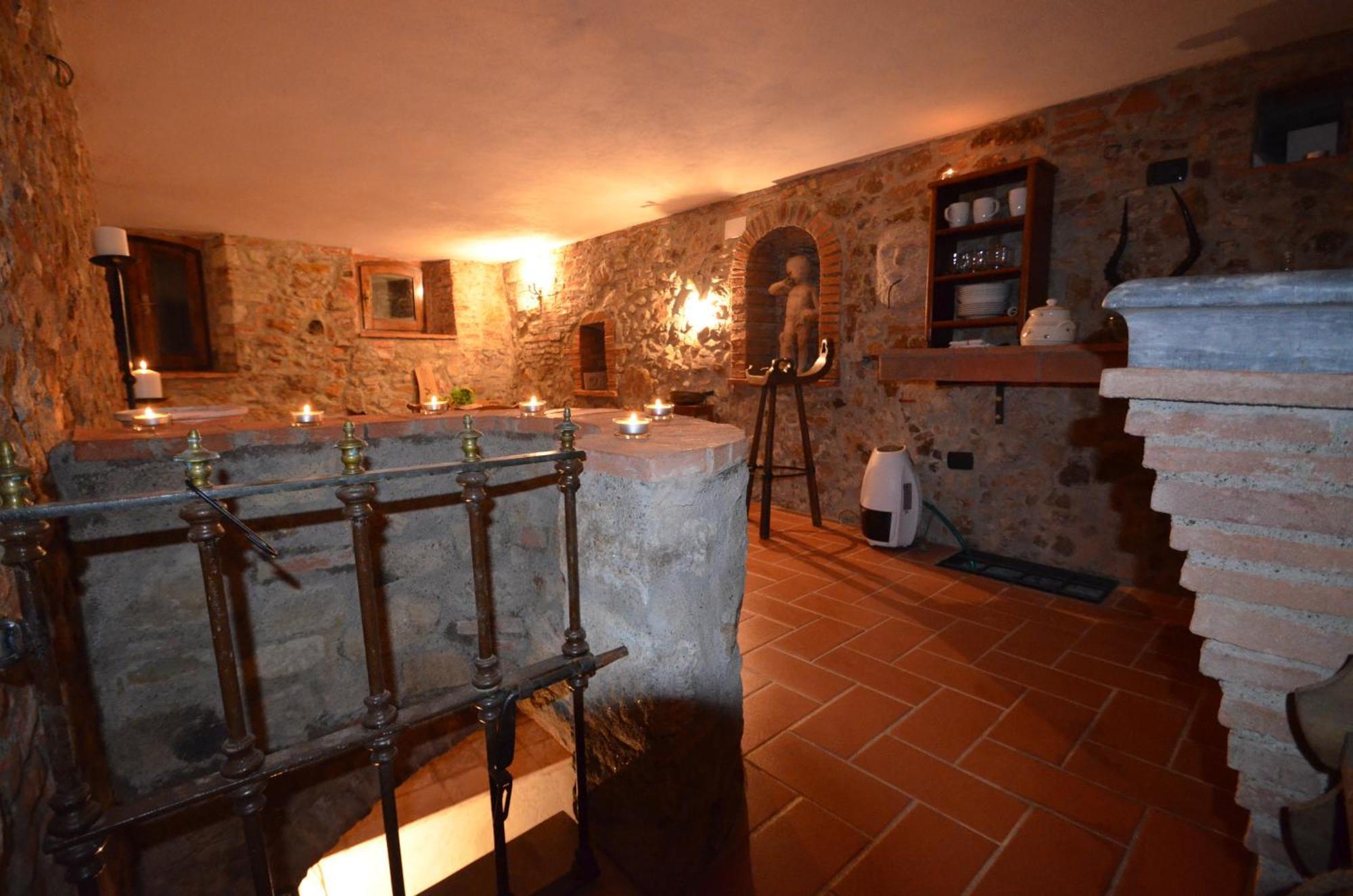 La Divina Dimora Il Castello Degli Spiriti Magni Apartment Montepescali Bilik gambar