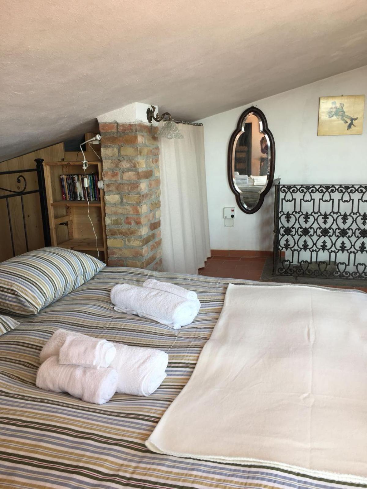 La Divina Dimora Il Castello Degli Spiriti Magni Apartment Montepescali Luaran gambar