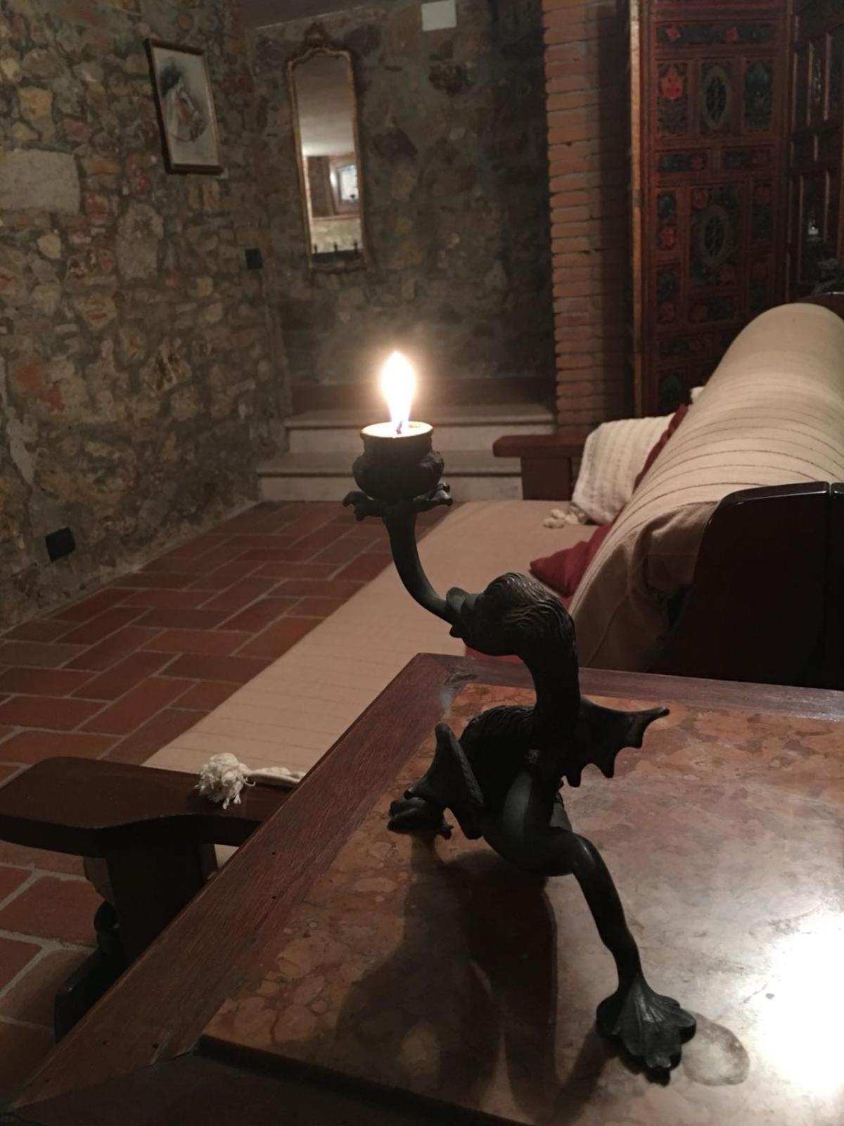 La Divina Dimora Il Castello Degli Spiriti Magni Apartment Montepescali Luaran gambar